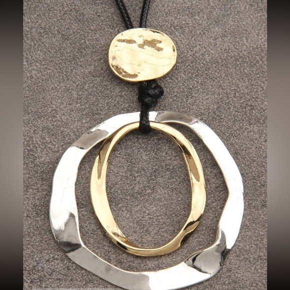 New two large ring shaped necklace - Picture 3 of 4